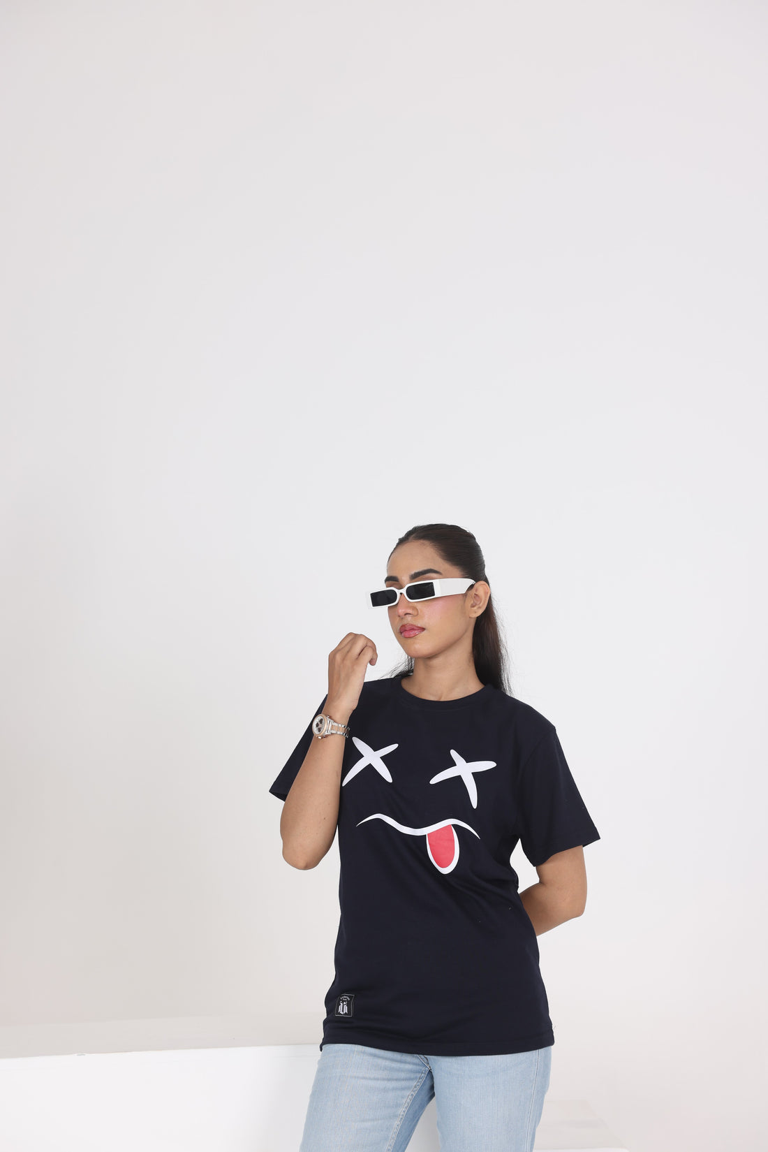 WOMEN EMOJI FACE GRAPHIC T-SHIRT