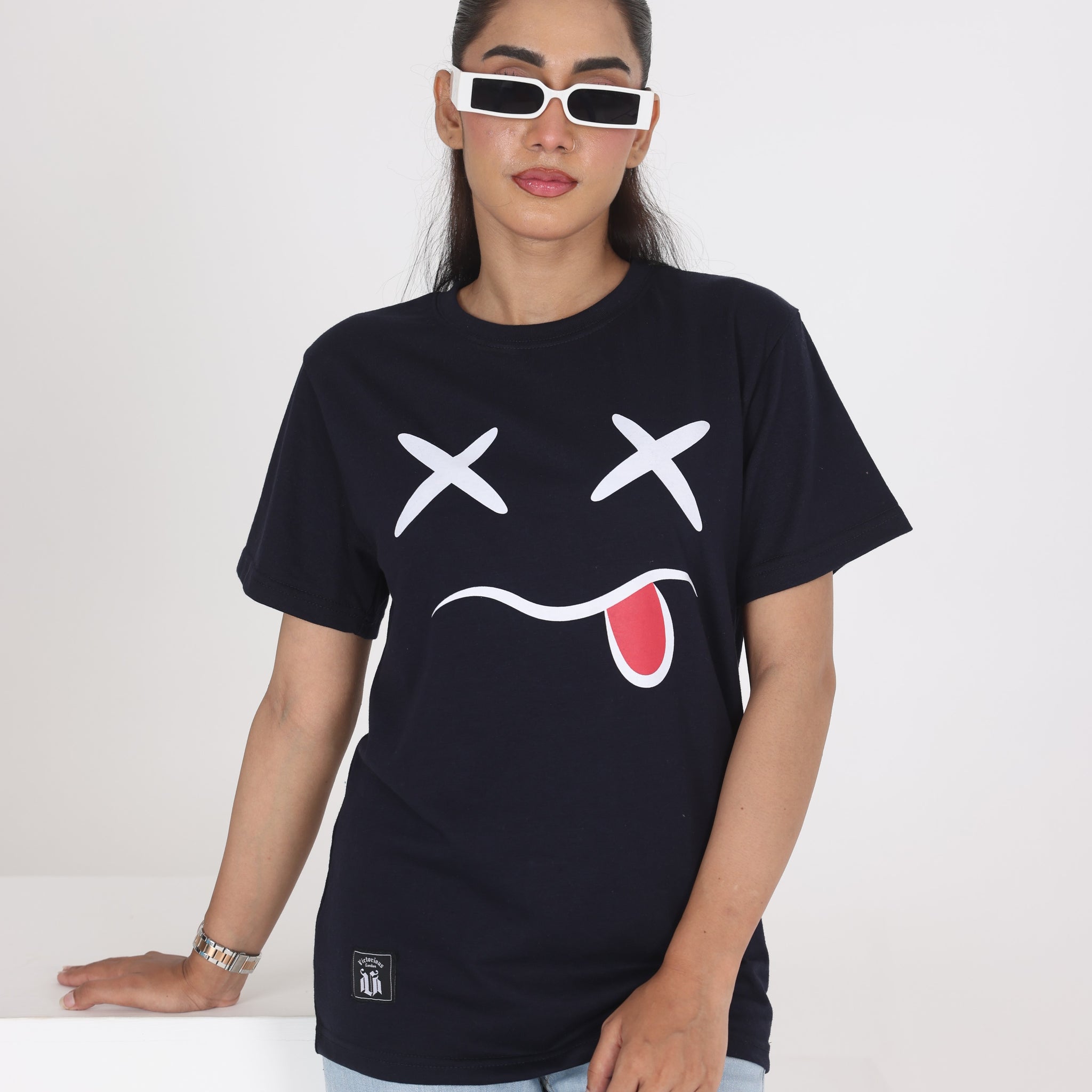 WOMEN EMOJI FACE GRAPHIC T-SHIRT