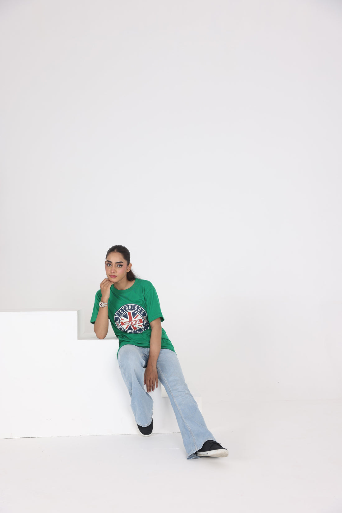 WOMEN VICTORIOUS ROUND FLAG PRINTED T SHIRT