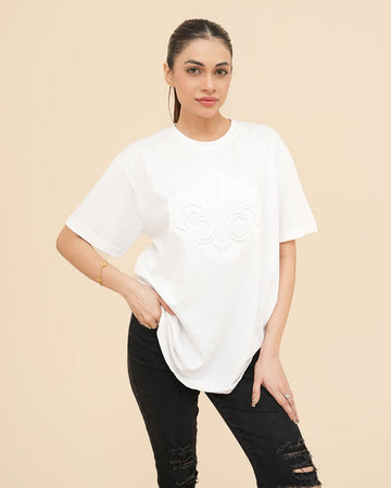 WOMEN WITE OVERSIZED T-SHIRT WITH EMBOSSED DESIGN