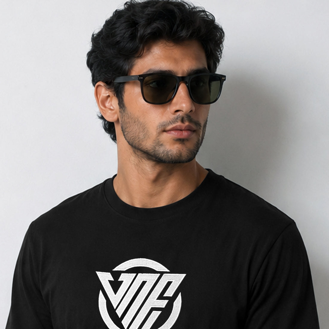 VNE  EMBROIDERED T SHIRT