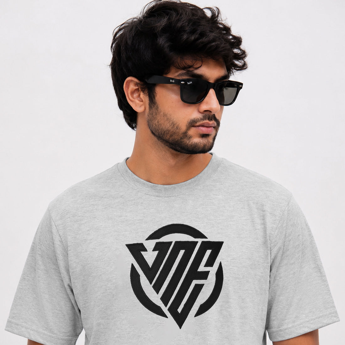VNE  EMBROIDERED T SHIRT