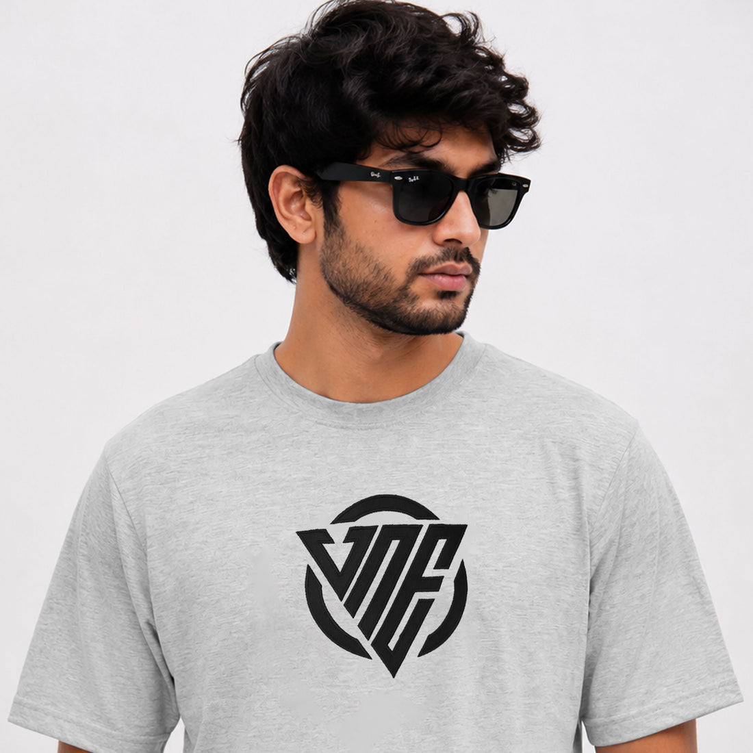 VNE  EMBROIDERED T SHIRT