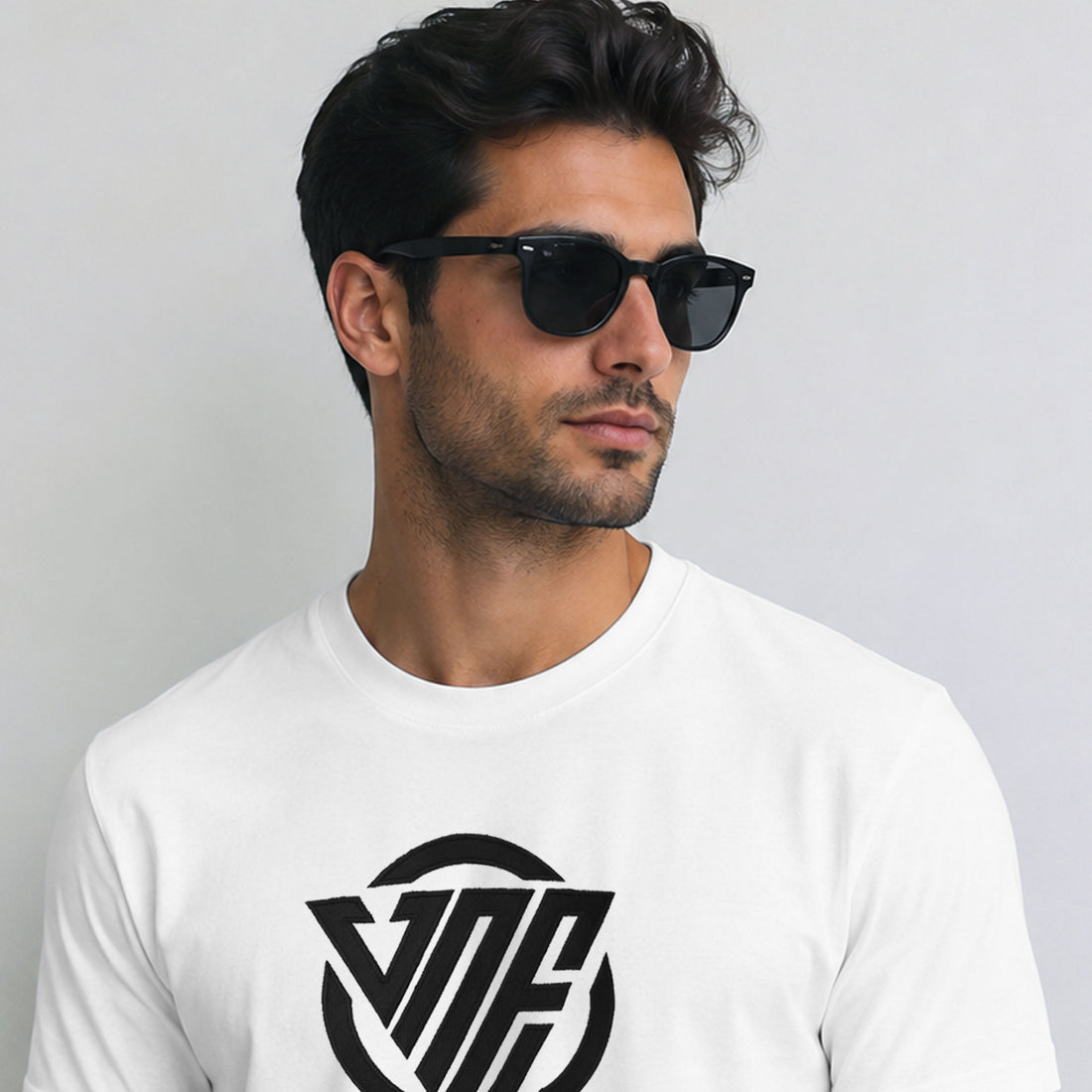 VNE  EMBROIDERED T SHIRT