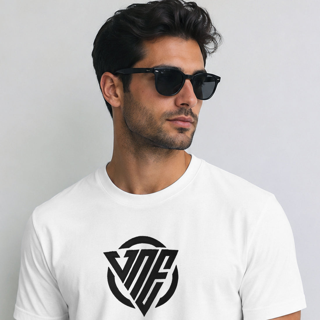 VNE  EMBROIDERED T SHIRT